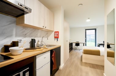 Gold Studio River View, Dun Holm House, Unit 8, The Riverwalk, City Centre, Durham - Image 2